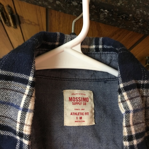 Mossimo Flannel Athletic Fit, Size Medium - Picture 3 of 3